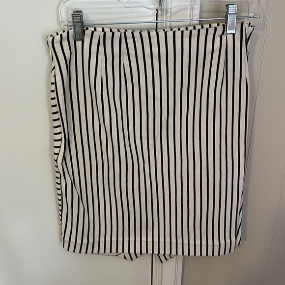 LOFT Black and White Skirt - Picture 2 of 3